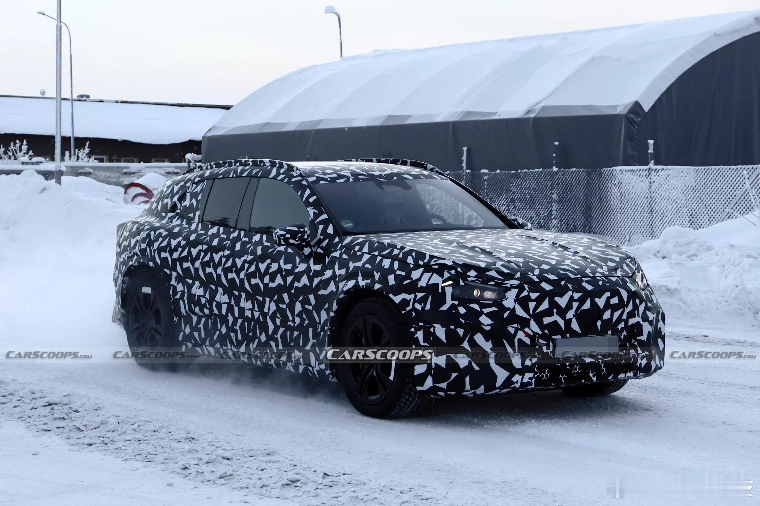 AMG纯电SUV谍照曝光 AMG纯电SUV 与即将推出的纯电GT轿车共享大量技术