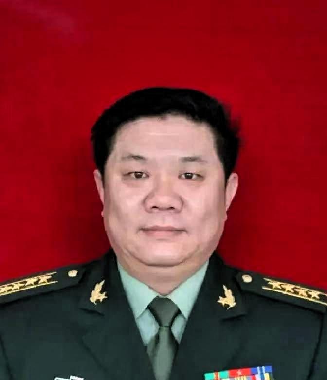 1985年，老山敢死队队长孙兆群在冲锋前，跟52个兄弟砸下了一句话：谁活着，谁就