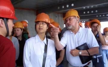 1999年，一位印度桥梁专家看到湖南的淘金桥后，开口嘲笑中国：“中国人造个桥连图