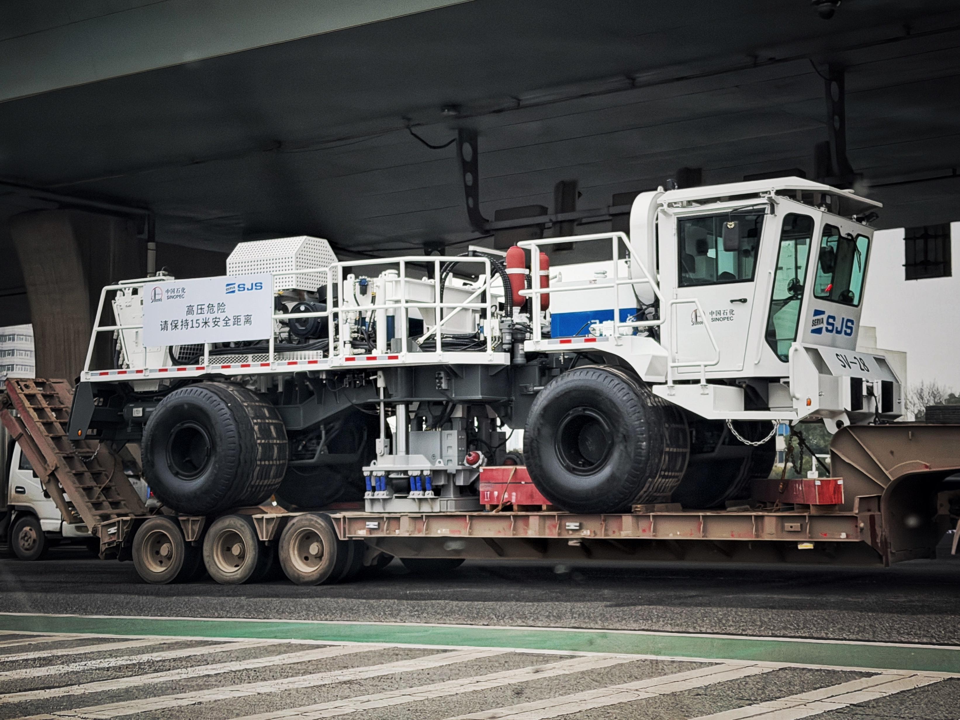师傅，你这台风火轮好帅啊！做什么用的，能借我开开吗 欣哲频道