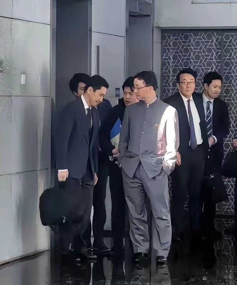 这画面非常的经典，看完之后，心情特别的愉悦，心气特别的顺畅，大国的风范就应该如此