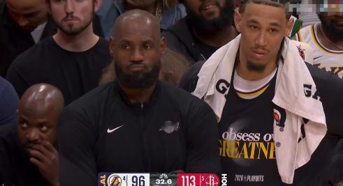 湖人超级巨星詹姆斯真是太自责了！在今天湖人客场挑战火箭的首轮G4中，当时距离全场