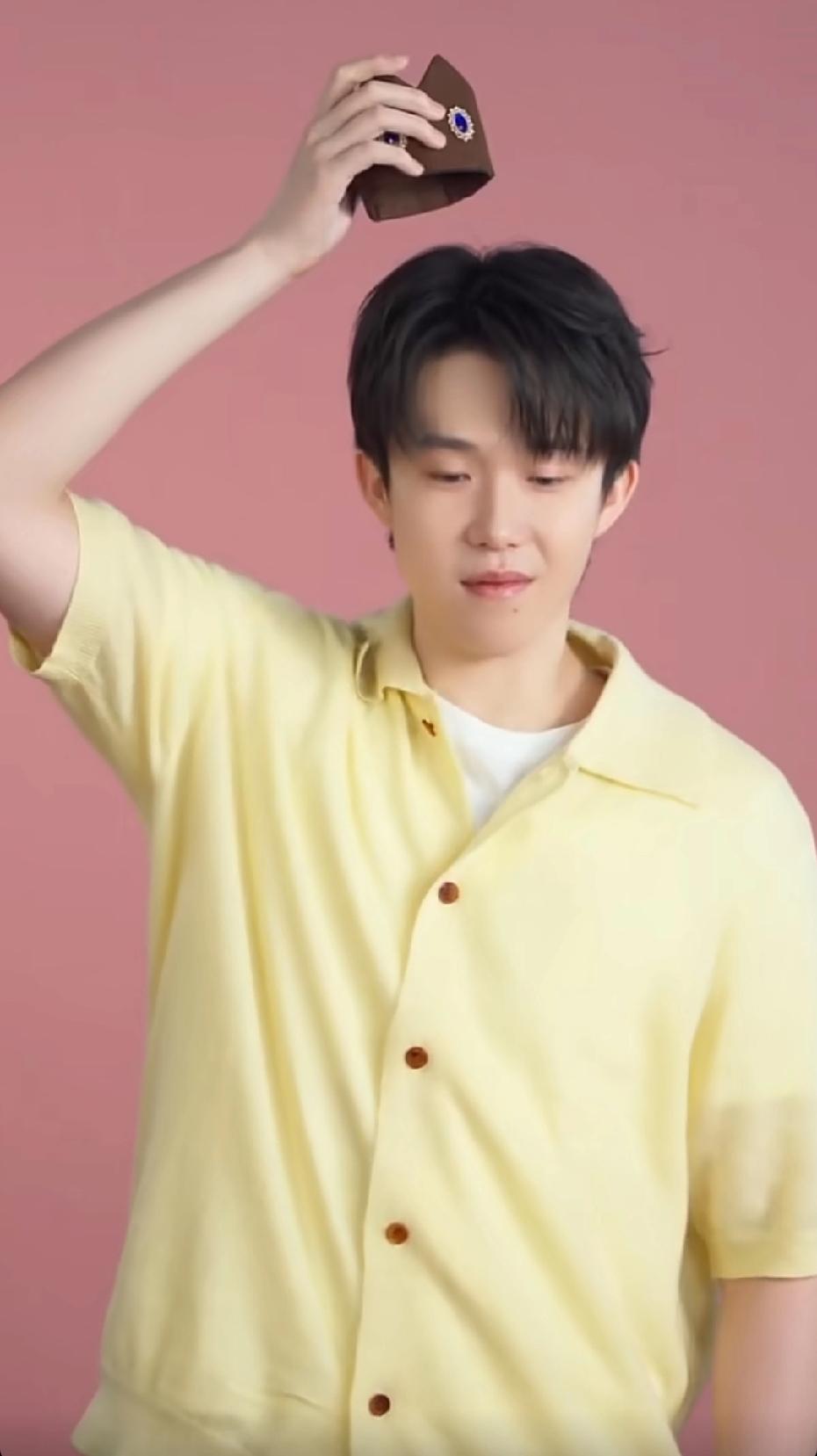 心疼楚钦，更为楚钦鼓劲，带着一众弟弟勇闯百年世乒赛[加油]

3月25日的选拔赛