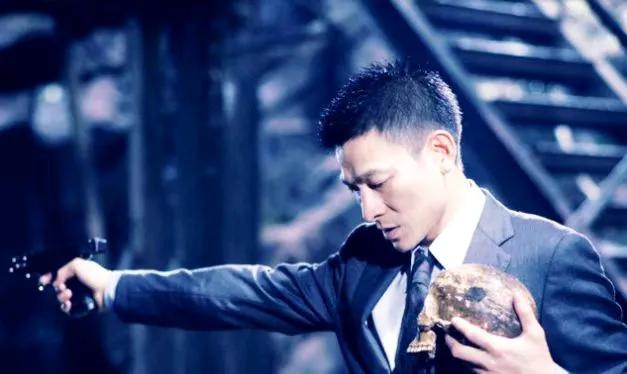 #你喜欢著名演员刘德华的哪首歌？#
刘德华，是我小时候的记忆
他的歌，一直都很喜