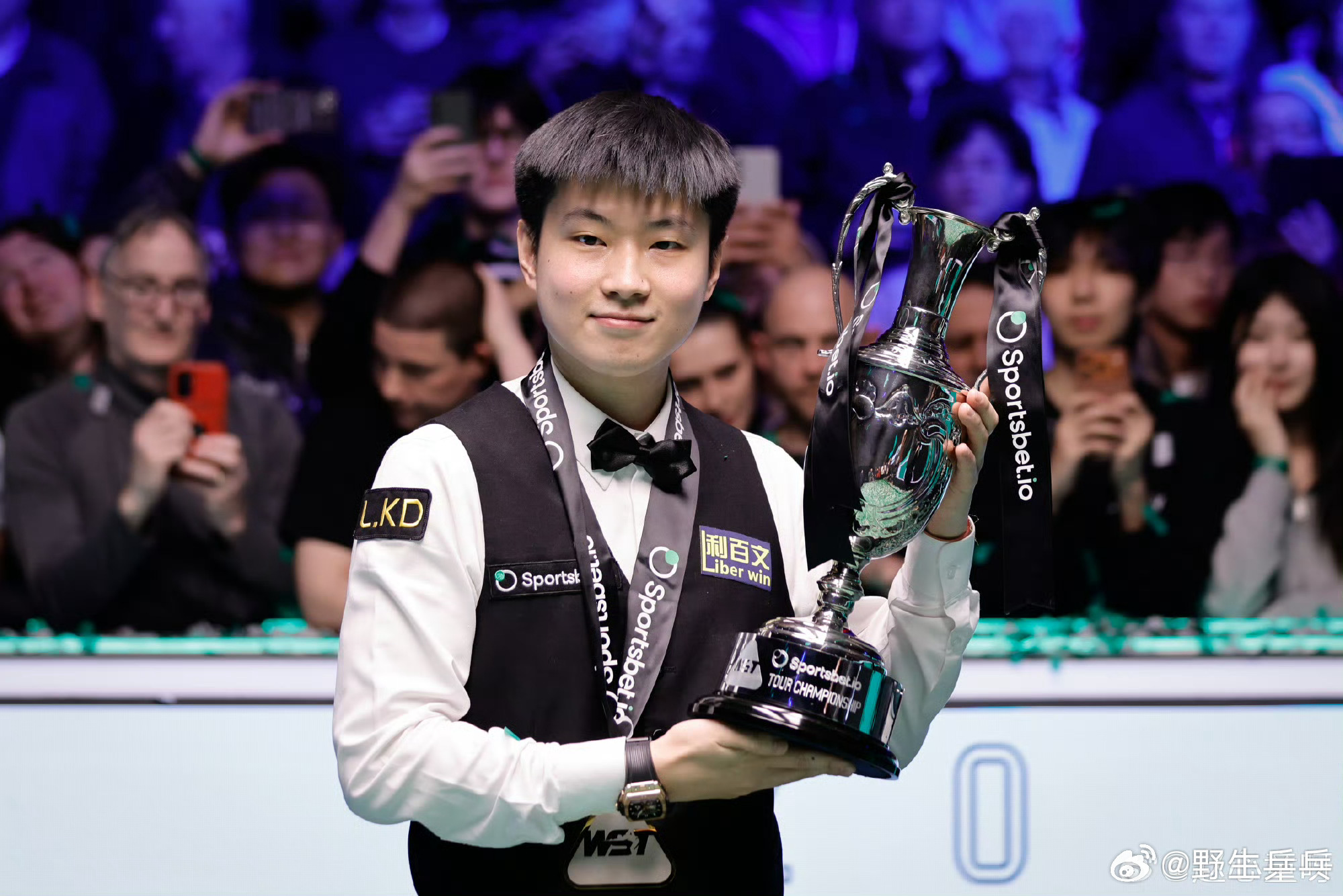 赵心童发博庆祝第三冠赵心童发博总结巡回锦标赛夺冠后发博：巡回锦标赛，赛季排名赛第