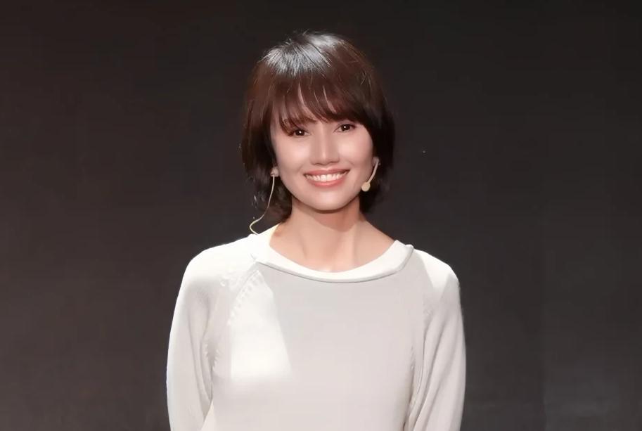 袁泉论是颜值在娱乐圈应属一般般，还显清冷；
 
但论演技确实是真心好，演得恰到好