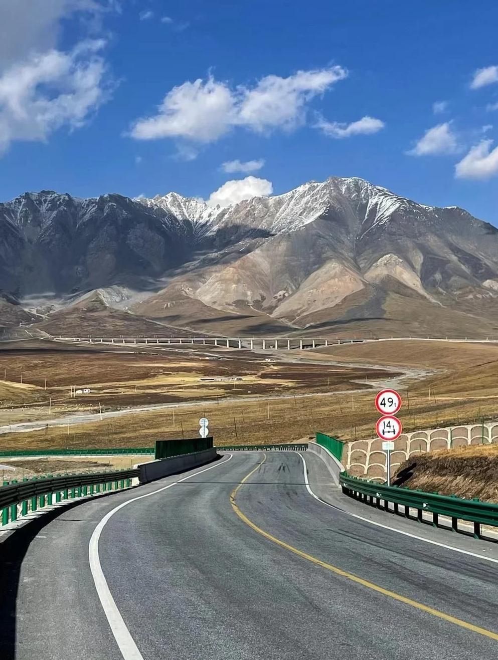 轿车能闯青藏？🤔2025 最新攻略 + 避坑指南
答案是：完全可以！但这 3 