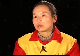 河南，一男子外出打工回来，发现男邻居给自己老婆发暧昧短信。为了验证妻子是否对自己