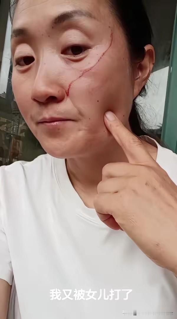 实在叫人寒心！一位妈妈在网上哭诉，高考刚结束，她中午在家做饭，动静吵醒了还在睡觉