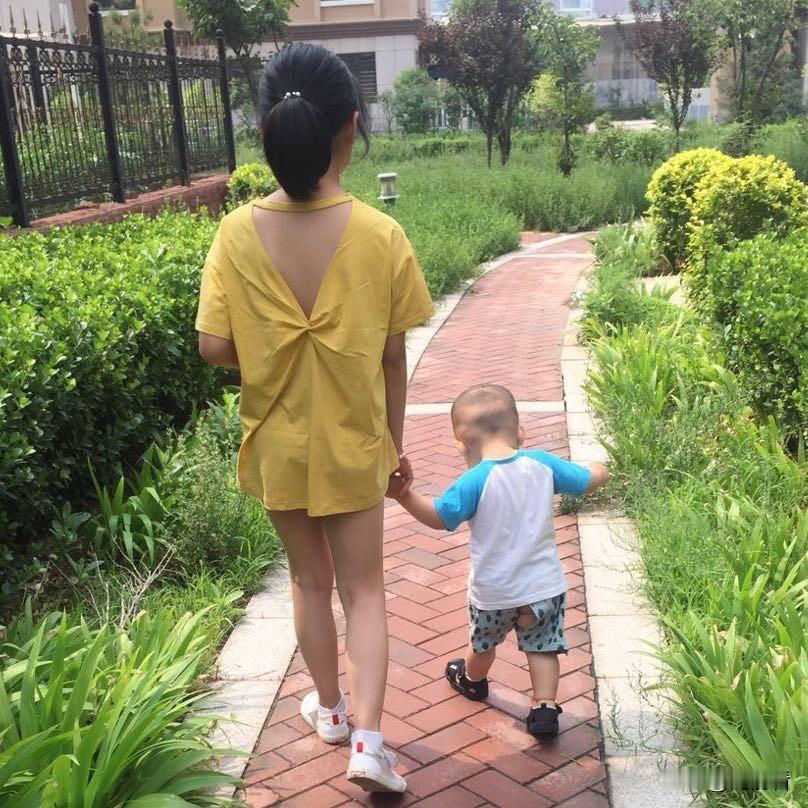 女儿不用买车买房”说这话的人简直太恶心了，其实骨子里还是重男轻女的。我有一儿一女