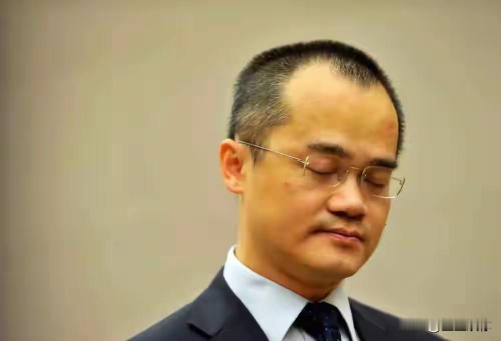 外卖大战中美团也砸了 600 个亿进去。可阿里砸账上还有 6000 亿，每年主业