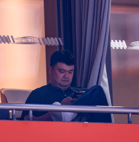 上海男篮vs广厦男篮CBA总决赛 CBA总决赛G2，姚明现身上海主场包厢观战！ 