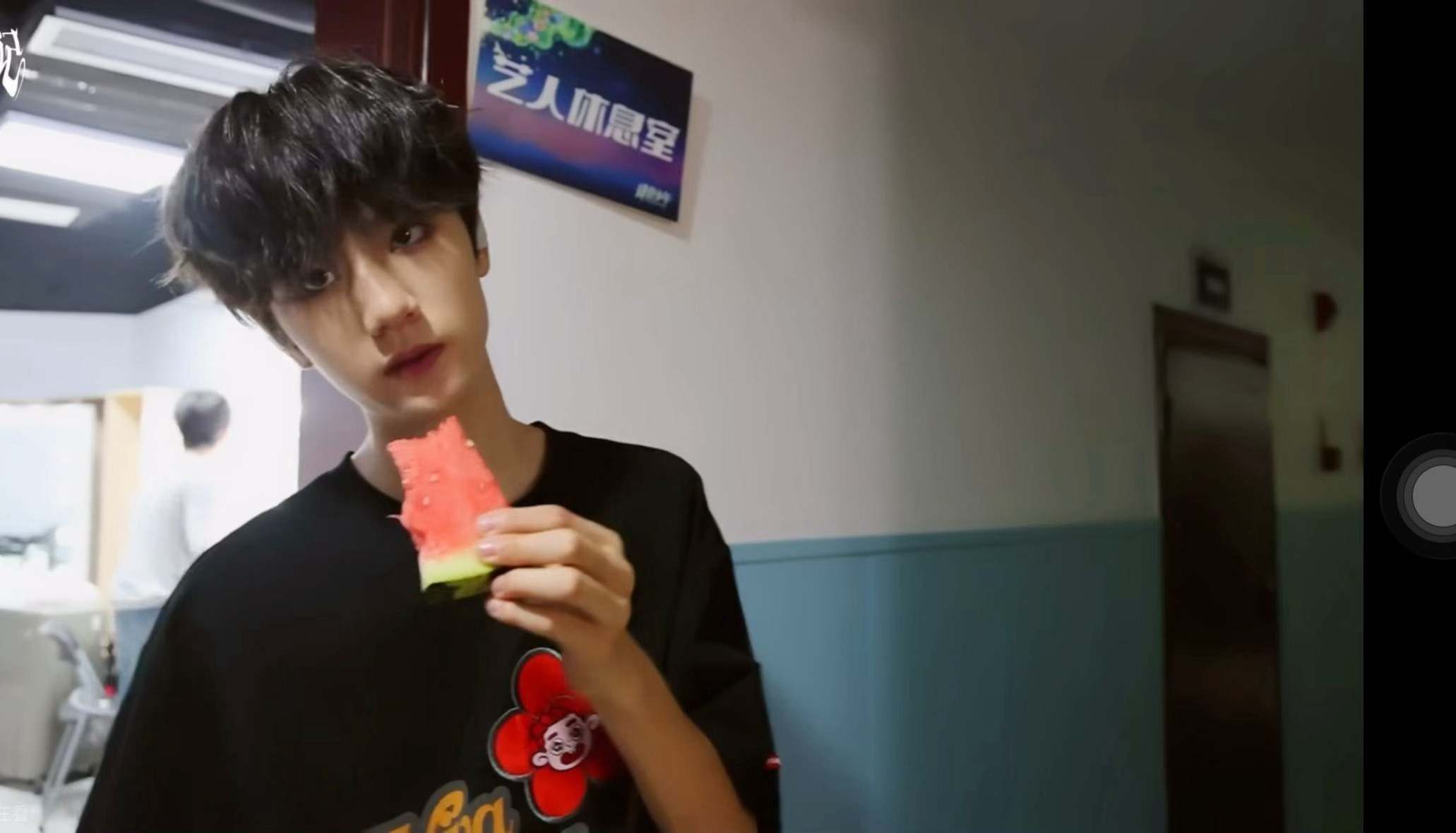 全世界最爱西瓜的小男孩 ​​​