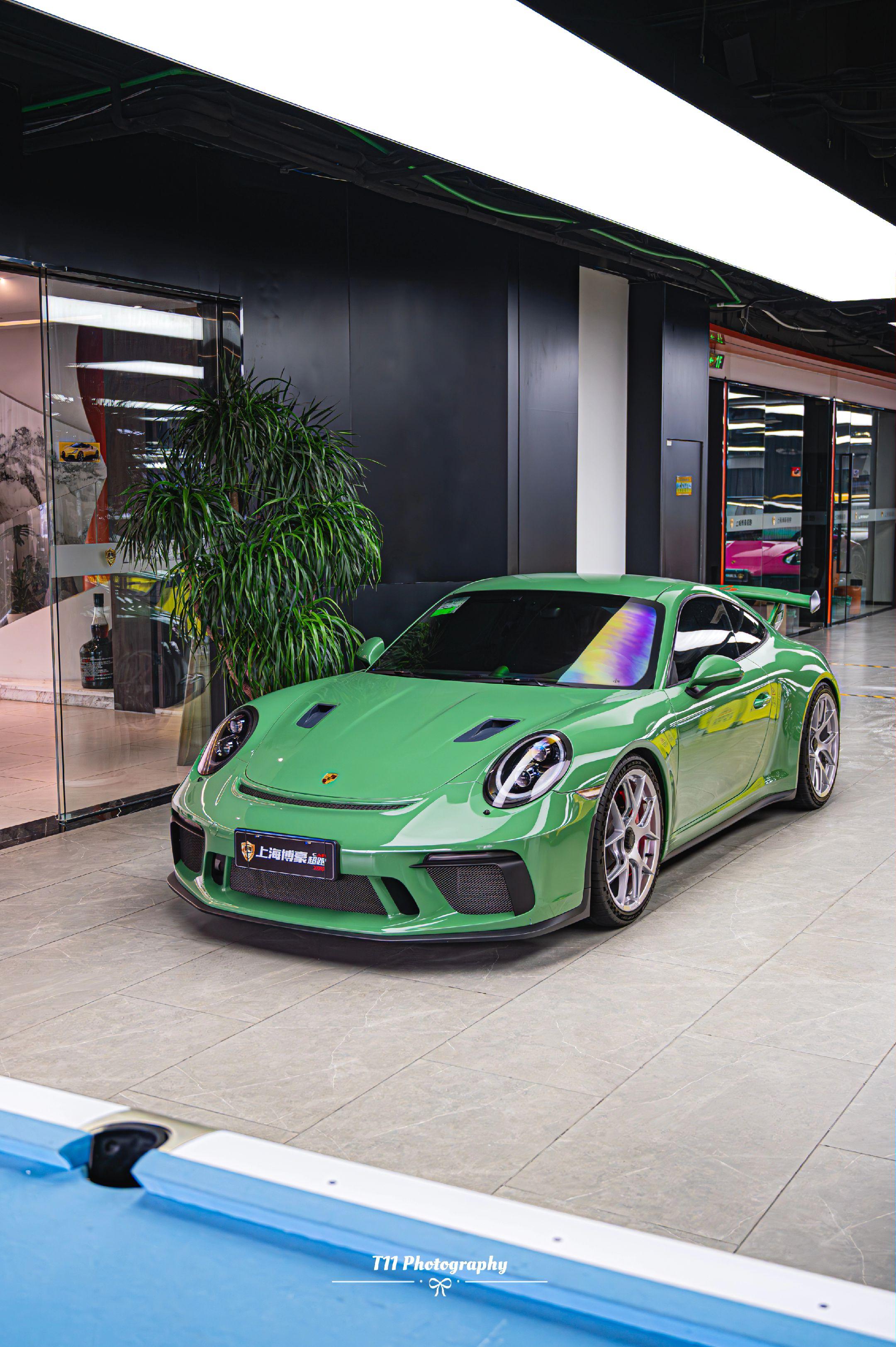 这个颜色的911 GT3真的太美了。Porsche 991.2 GT3...