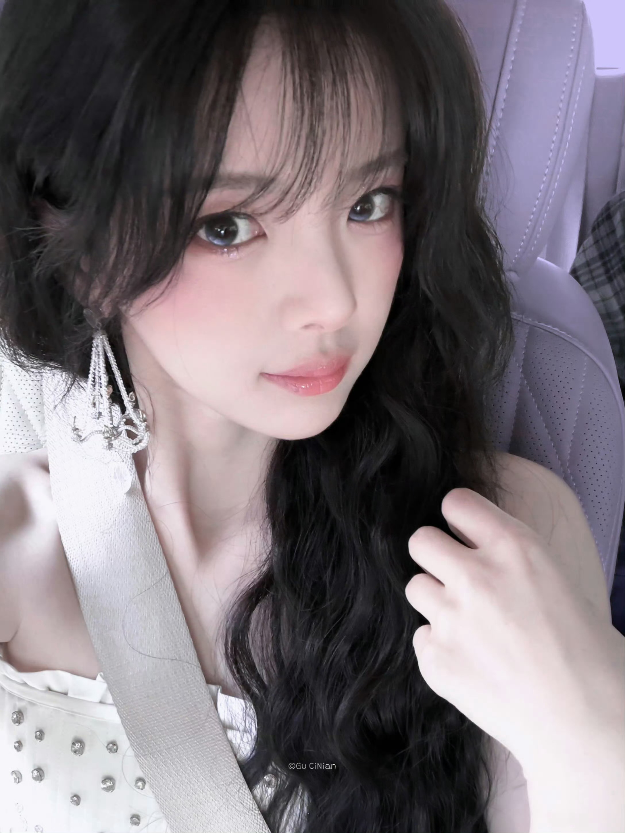 杨超越说丁程鑫像个艺术品杨超越你是懂夸人的！！很会上情绪价值的小女孩 