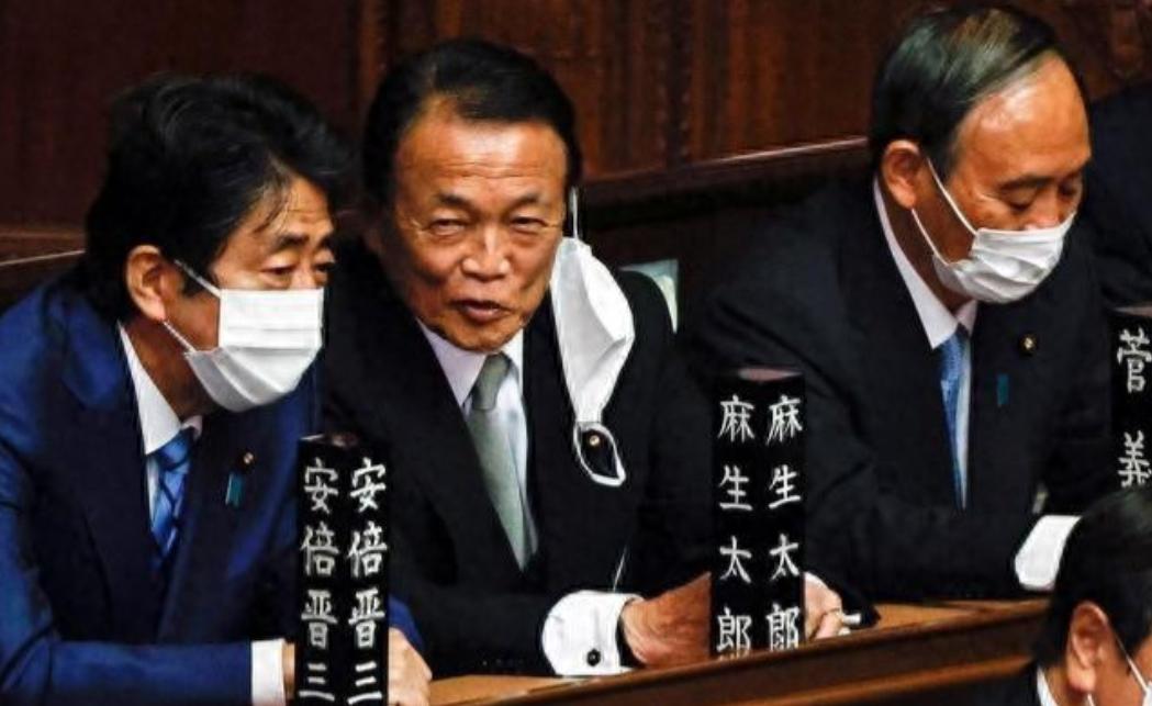 这一次日本彻底不装了！麻生太郎公开承认，日本之所以挑衅中国，便是为了借这个机会来