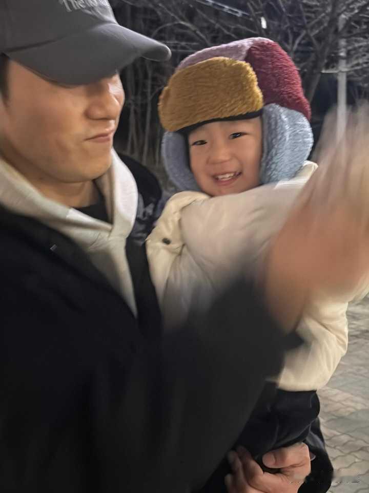 单身可以生孩子吗?

35岁，单身GAY，有个快两岁的儿子
单身可以生孩子吗？ 