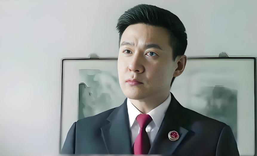 李忠四爷要是去了汉东，侯亮平能不能跟他掰掰手腕？
咱就这么讲吧！
四爷要是看上了