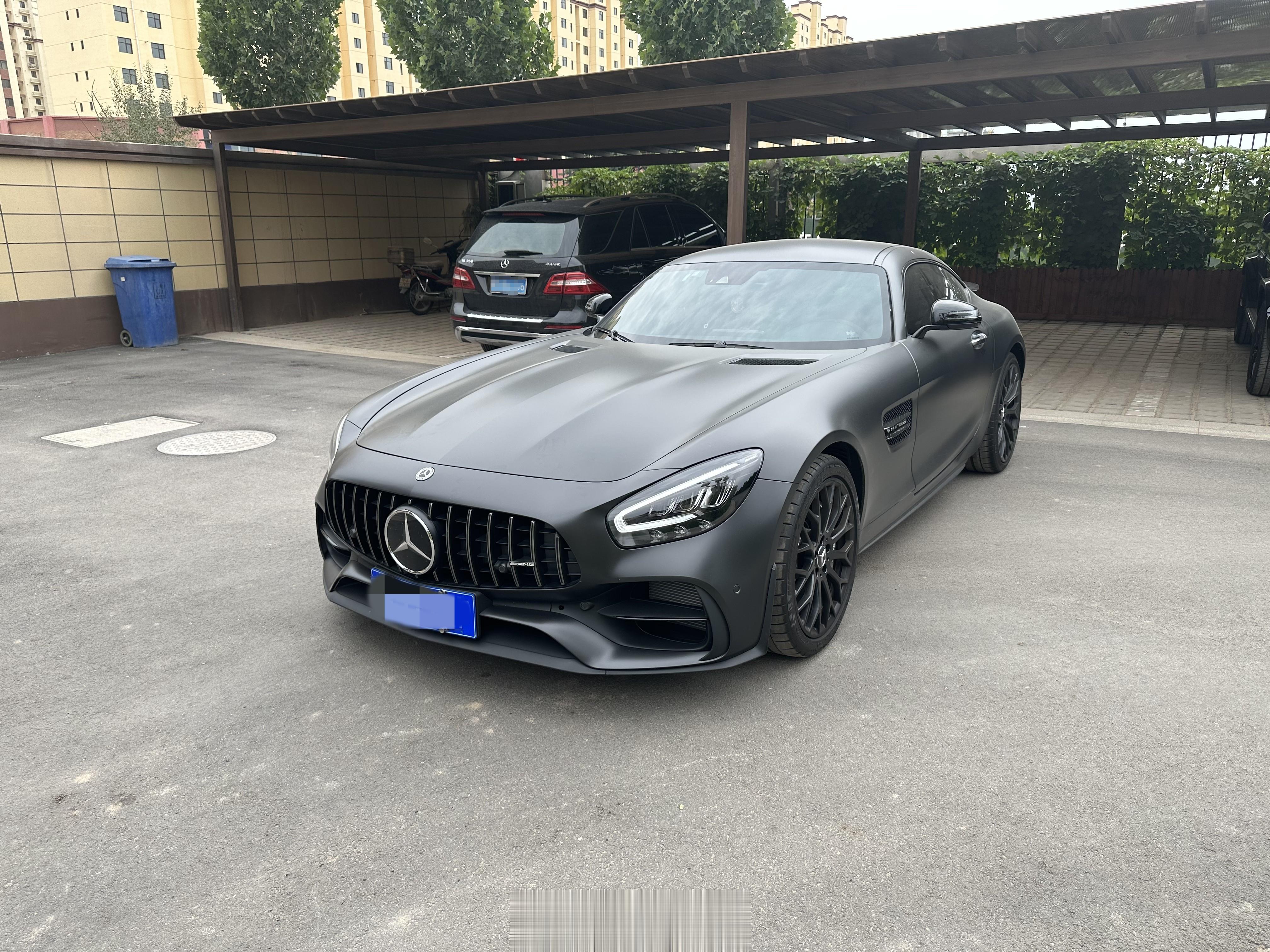 奔驰 AMG GT 暗夜特别版 准新车去年2月上牌，2000公里，原版原漆车主委