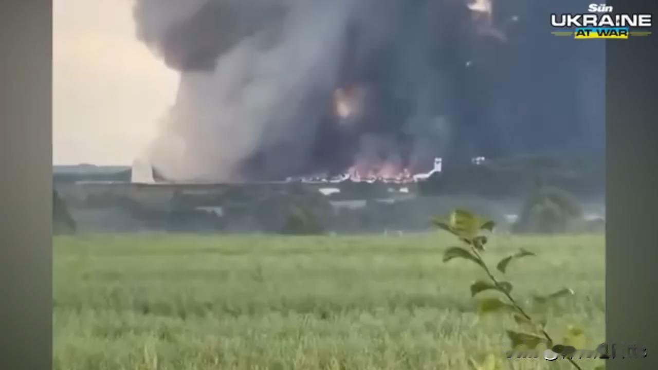 在刚刚过去的周三夜间，俄乌两国的“远程空袭战”再次升级！乌克兰军队跨越数百公里，