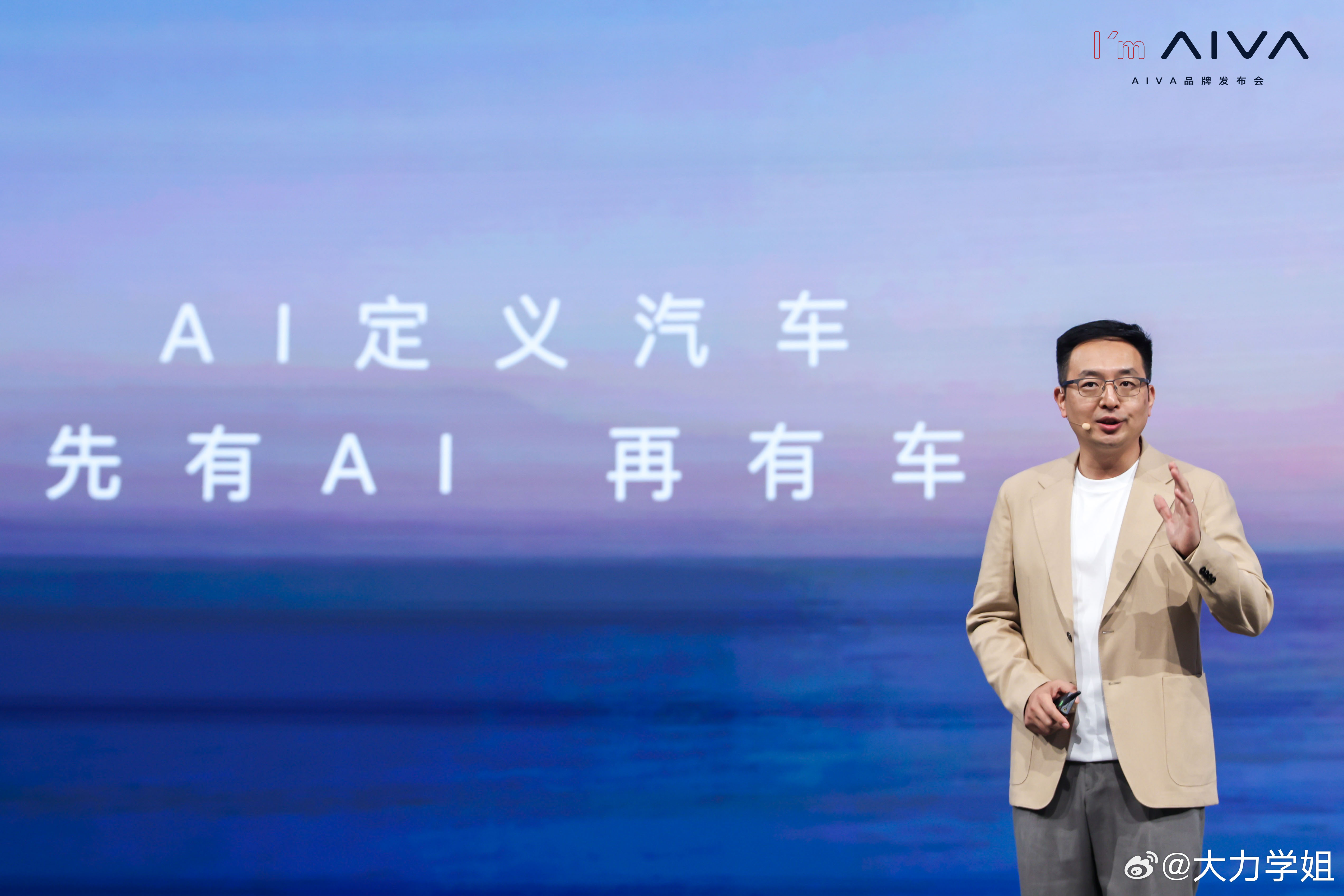 AIVA发布AI汽车造车路径：AI定义汽车，先有AI，再有车。AIVA提出“AI