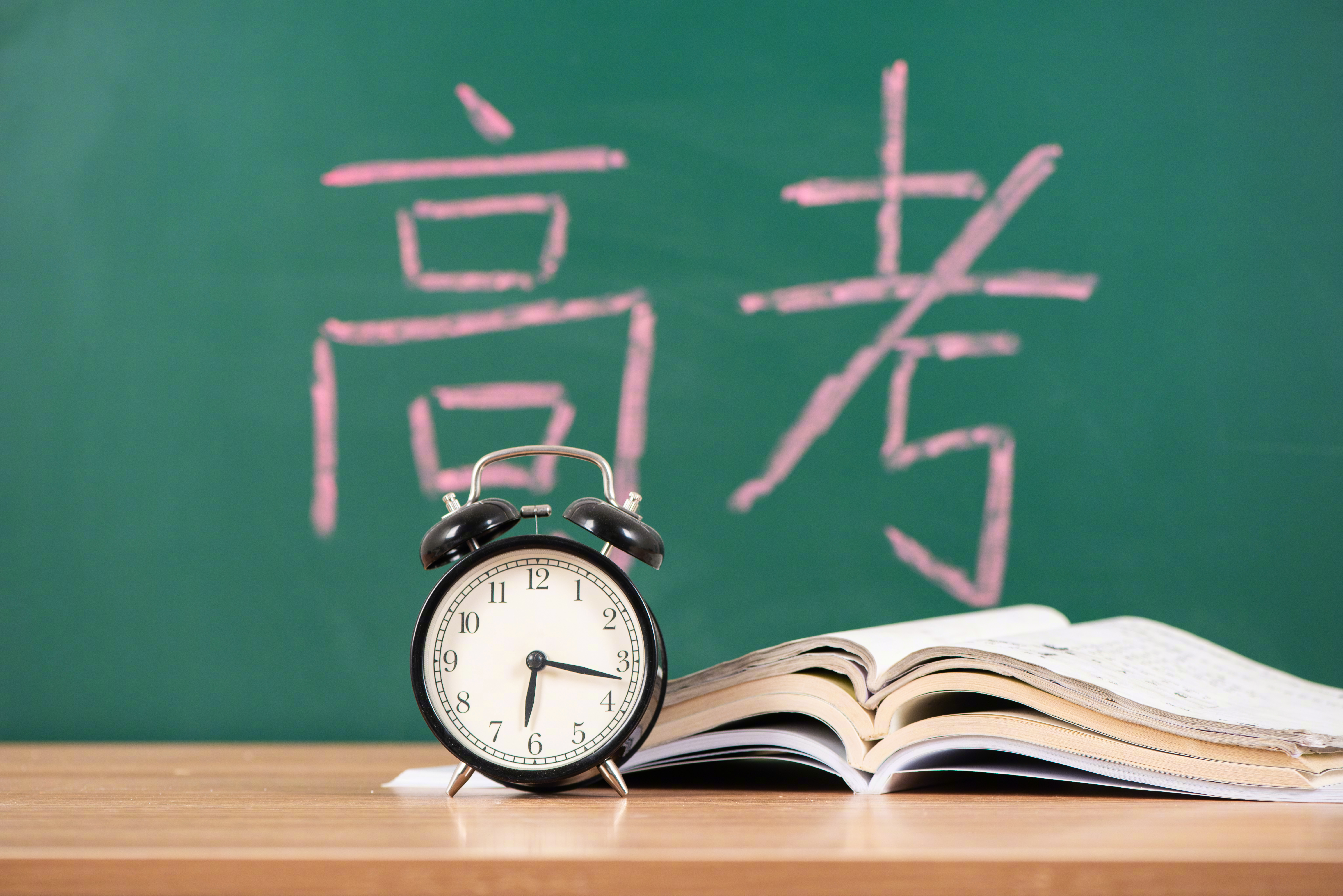 【上海卷作文科技改造世界】2026年高考上海卷作文：　　每个人都有对世界的想象。