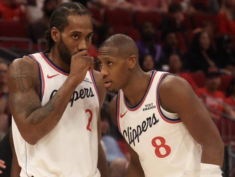 NBA常规赛，快船122-125不敌湖人。本场比赛，伦纳德中途退赛。赛后，快船主