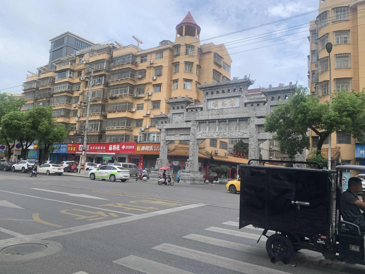 想要搭建结构化思维，核心是学会层级嵌套、递归降维的分析方法，告别杂乱无章的平面思
