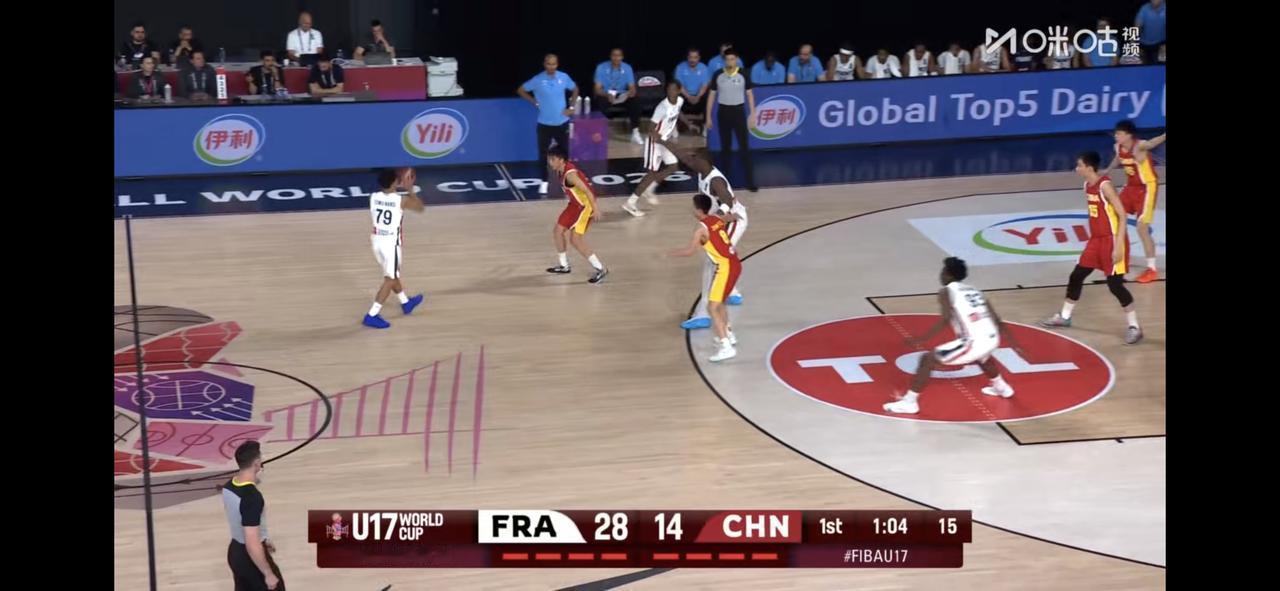 中国U17男篮要晋级世界杯八强难呀
刚刚上半场结束，40:55落后法国队15分
