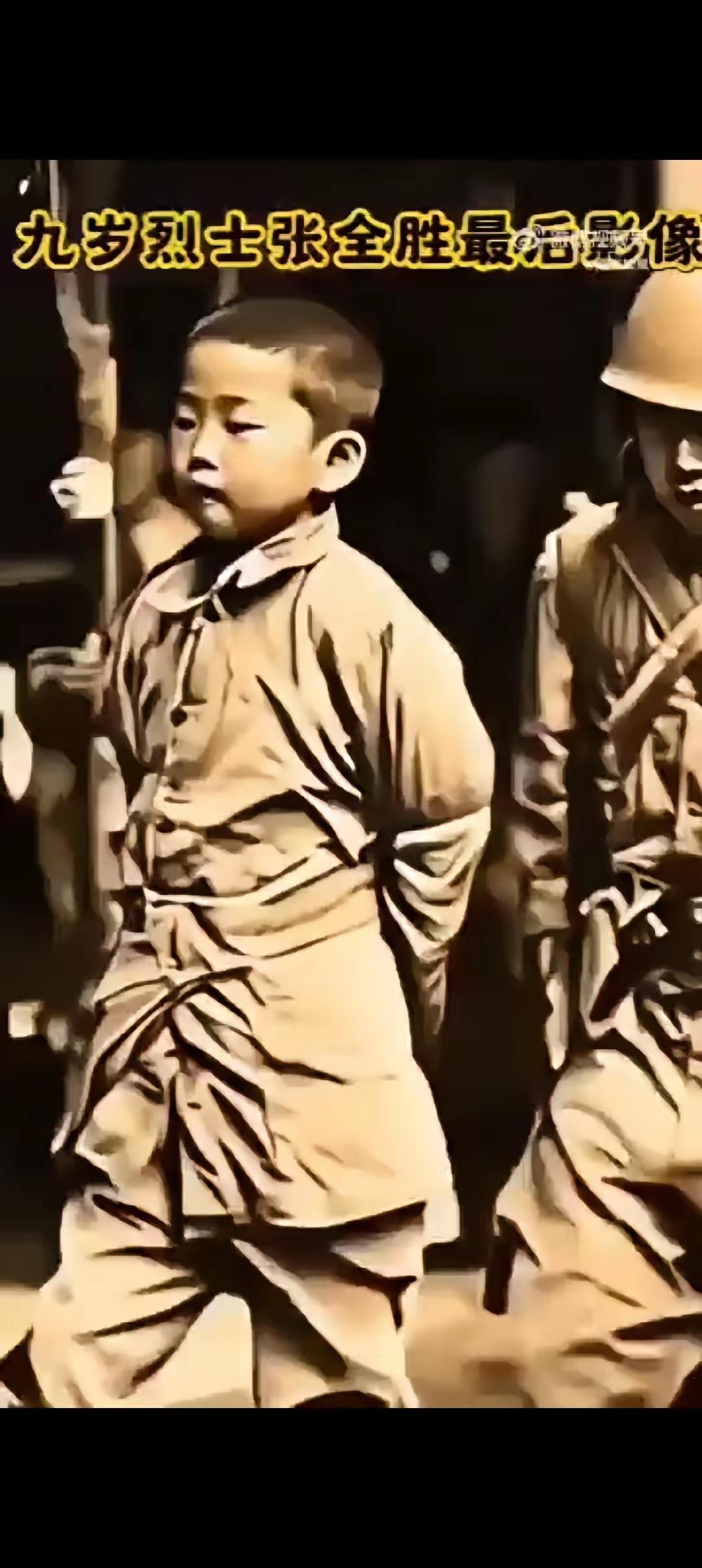 年仅九岁的抗日小战士张全胜，在松山战役中被日本人俘虏了。
​日本人拿着刑具逼问瘦
