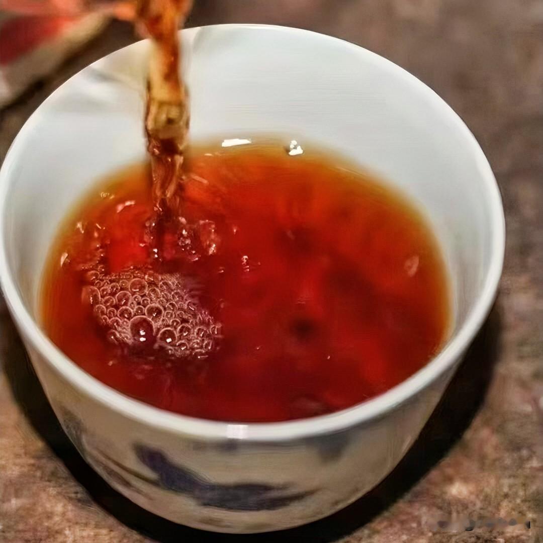 《光阴茶境》
叶舞青瓷似岁痕，沸汤慢煮意如云。
消涩味，敛锋芒，盏浅清欢即道根。