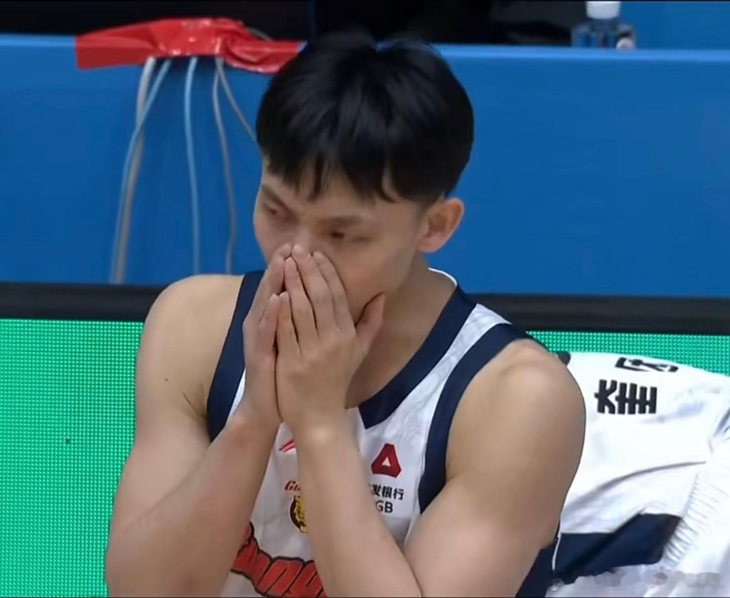 第一节打完，广东男篮以31比22暂时领先四川男篮9分！今晚广东进攻端有所改善，徐