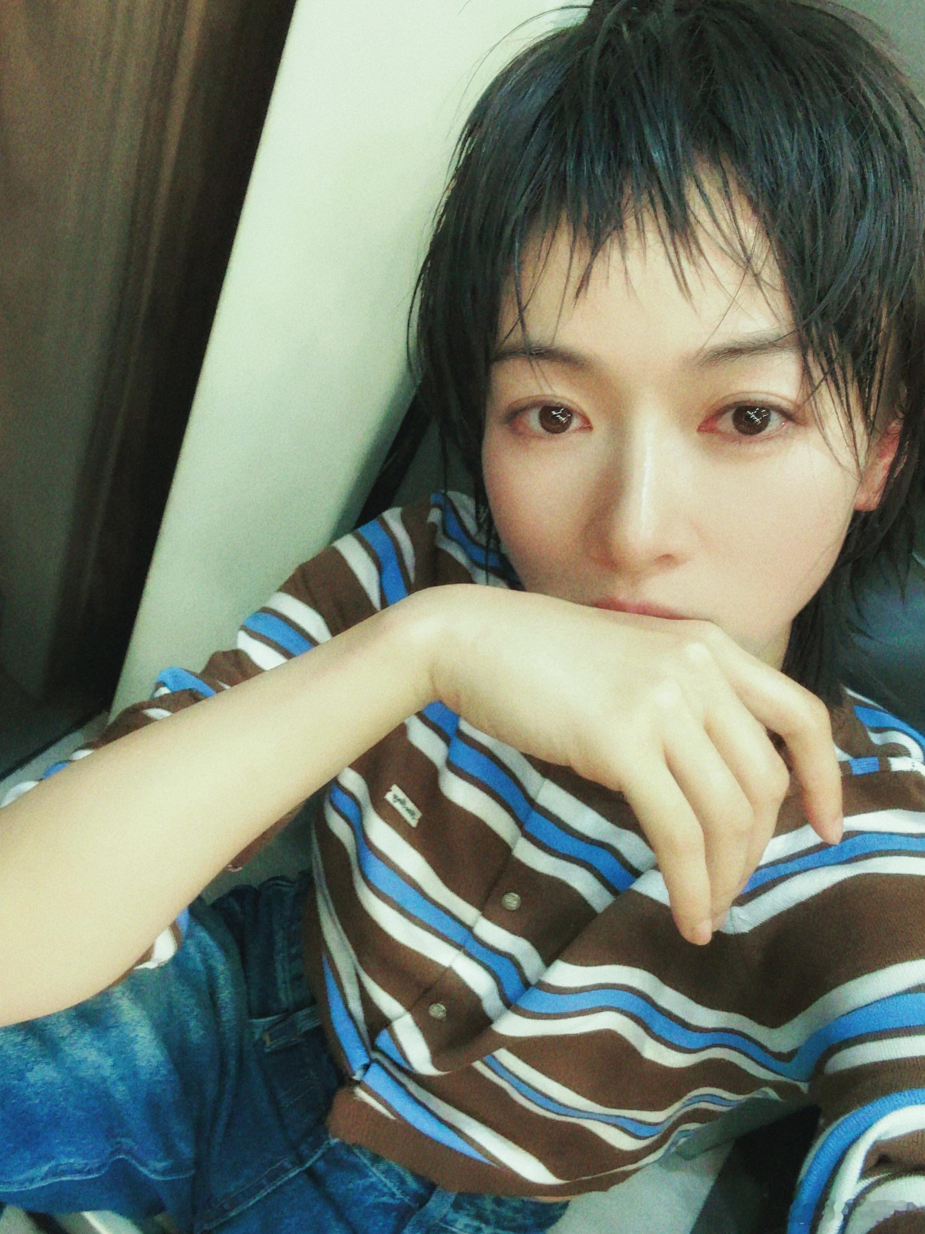 吴谨言vs吴慎行刷到吴谨言短发plog直接上头！随便定格一张都这么帅，眼神镜头表