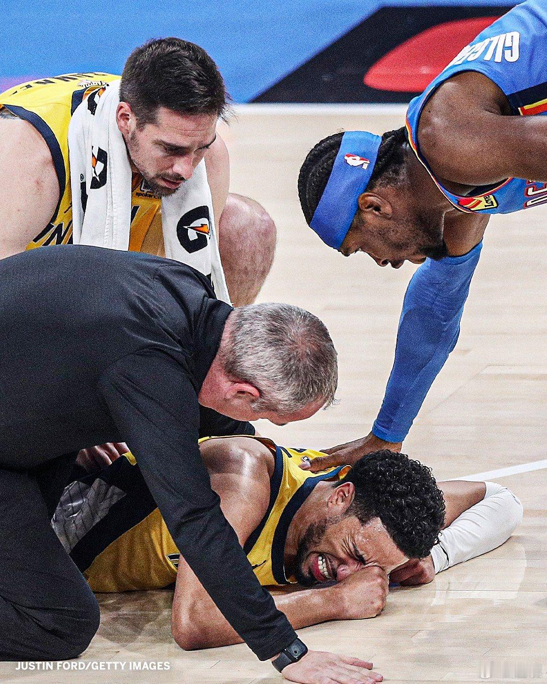 上午有工作没能看成NBA总决赛抢七的直播。下午回看了一遍，整场比赛从哈利伯顿伤退