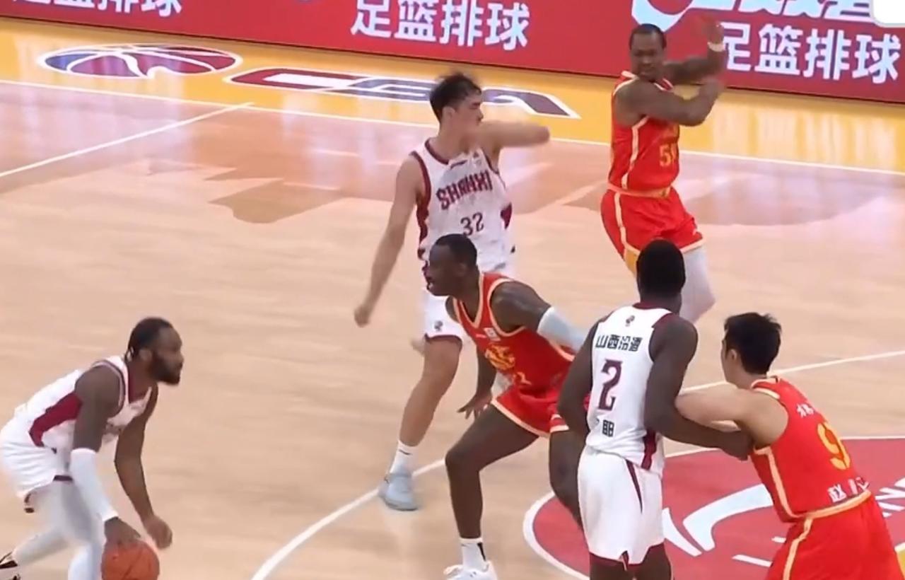 CBA今日两场重头戏，切莫错过
今晚CBA共安排七场比赛，其中，广东东阳光客场挑