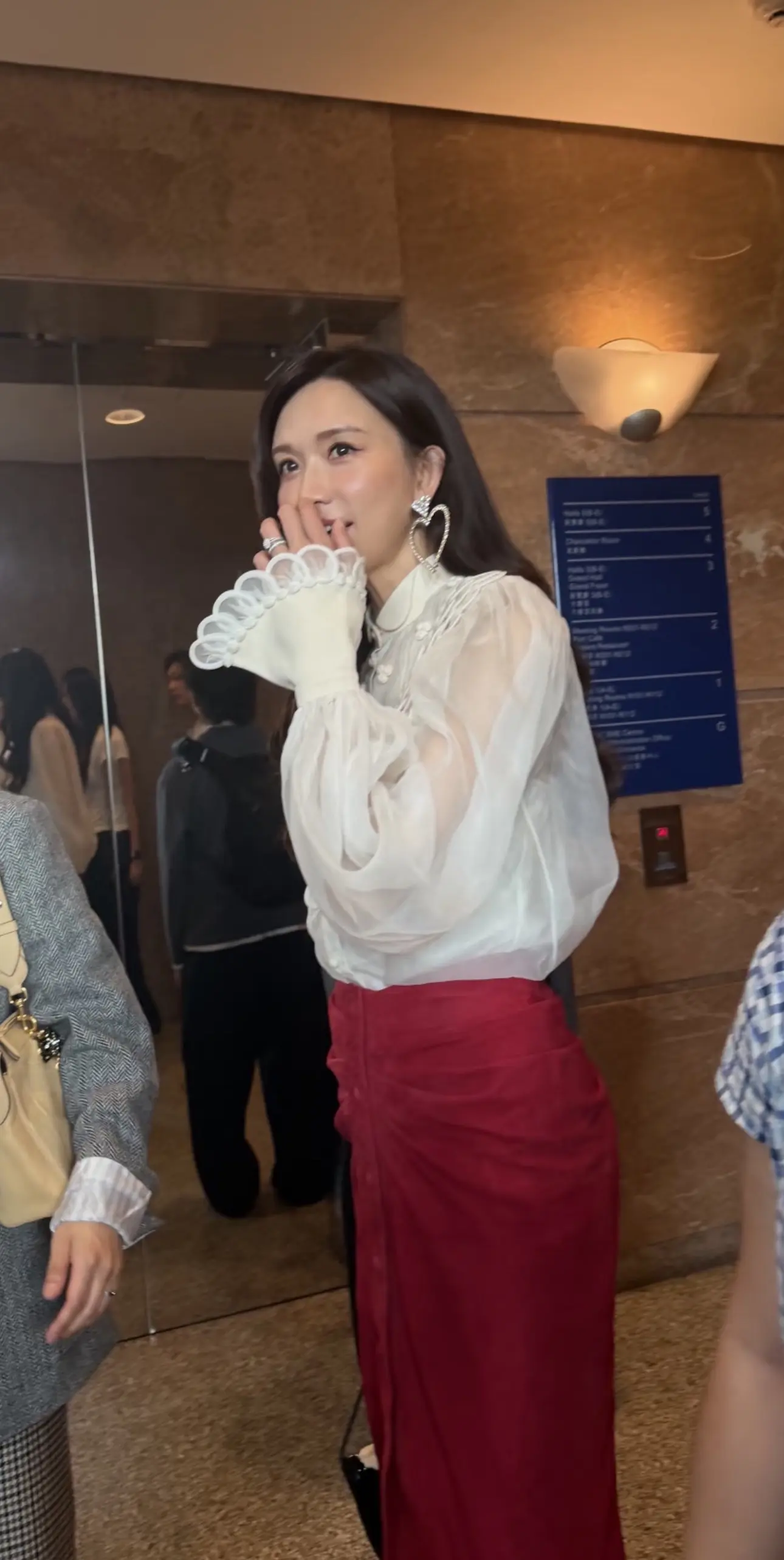 52岁的林志玲被偶遇，原相机长成这样也太美了