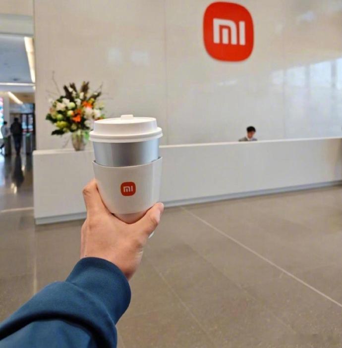 雷军下一个战略目标或是机器人据报道，小米汽车逐渐站稳脚跟后，小米开始在机器人领域