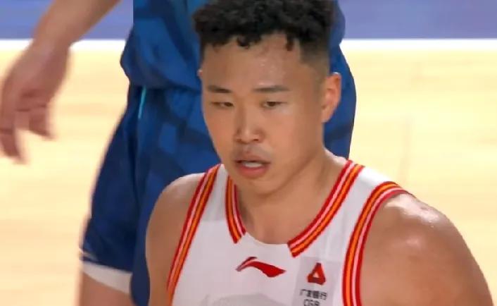 贺希宁真的太强大了！

妥妥的cba本土球员战力第一人！狂飙32分4篮板3助攻4