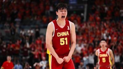 封神2.2秒！杨瀚森篮下强攻完成准绝杀，中国男篮89-87险胜黎巴嫩，拿下世预赛