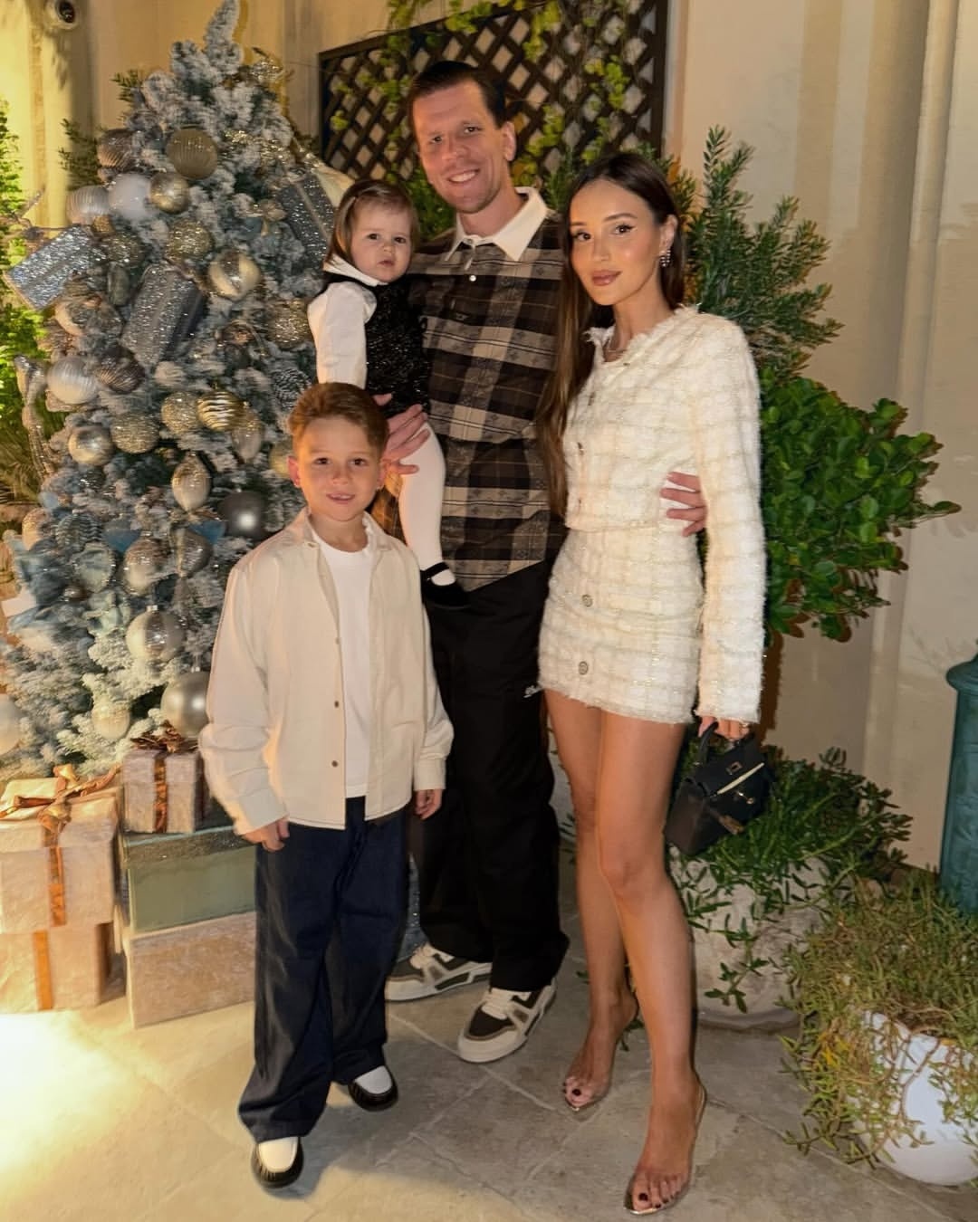 什琴斯尼和家人的圣诞合影🎄🎄🎄🎄体育大赏巴萨至死不渝红蓝魂