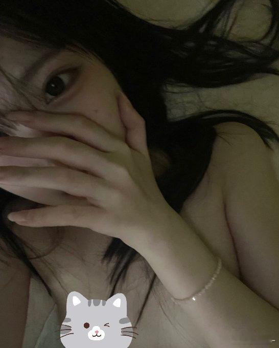 为什么回家就烧饭我只想安安静静的躺着睡觉 