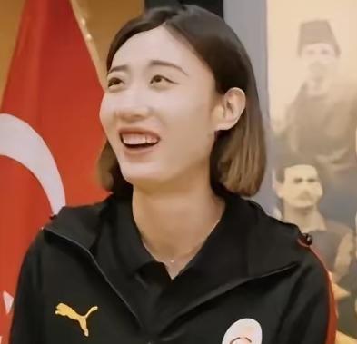 王媛媛正式与加拉塔萨雷俱乐部签约了，接下来她将有机会代表加拉塔萨雷俱乐部参加土超