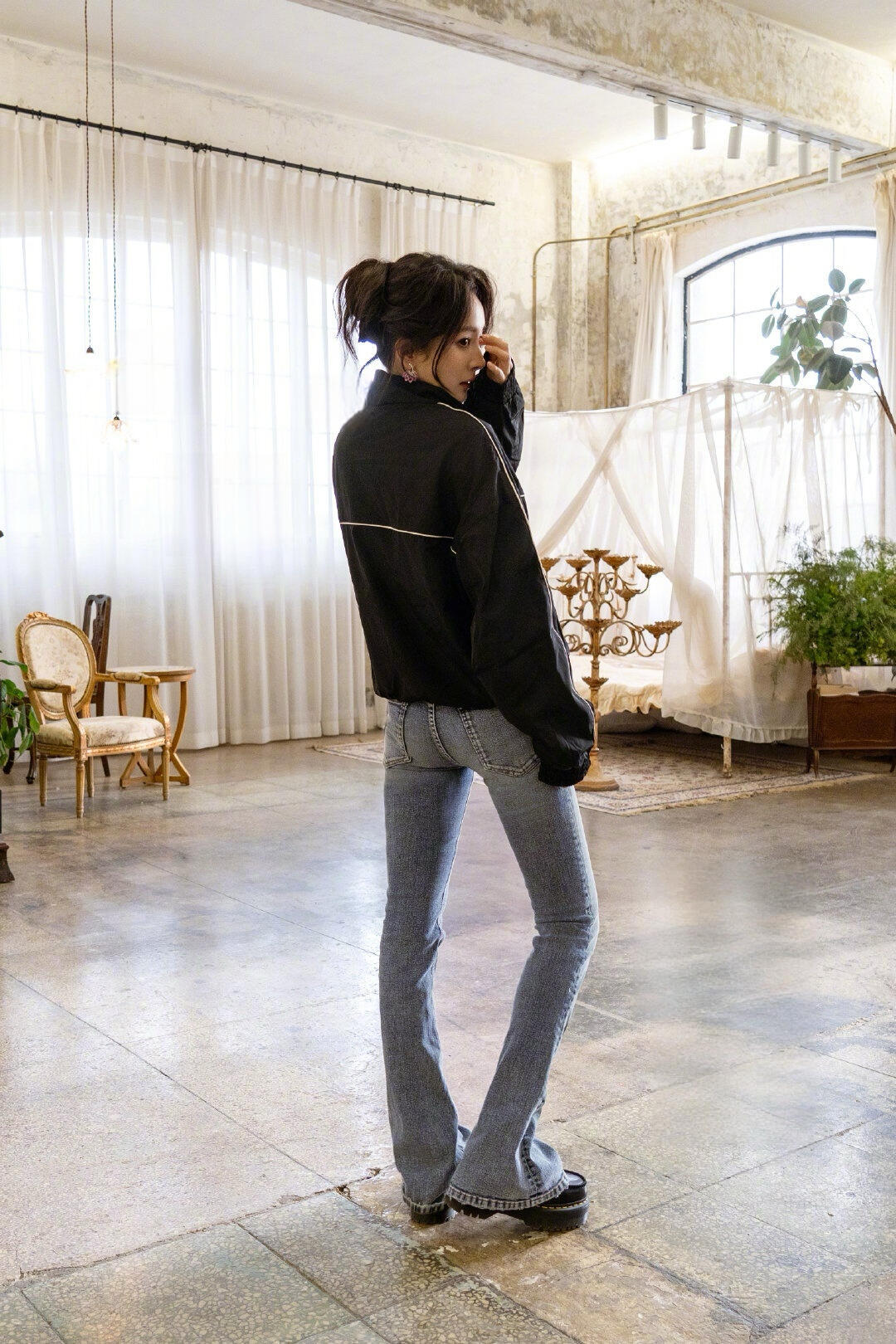 穿牛仔裤的幂幂真翘 