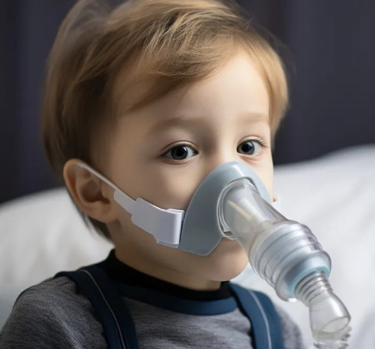 #儿童健康守护者计划# 雾化是指应用雾化装置将药液分散成悬浮于气体中的细小雾滴或