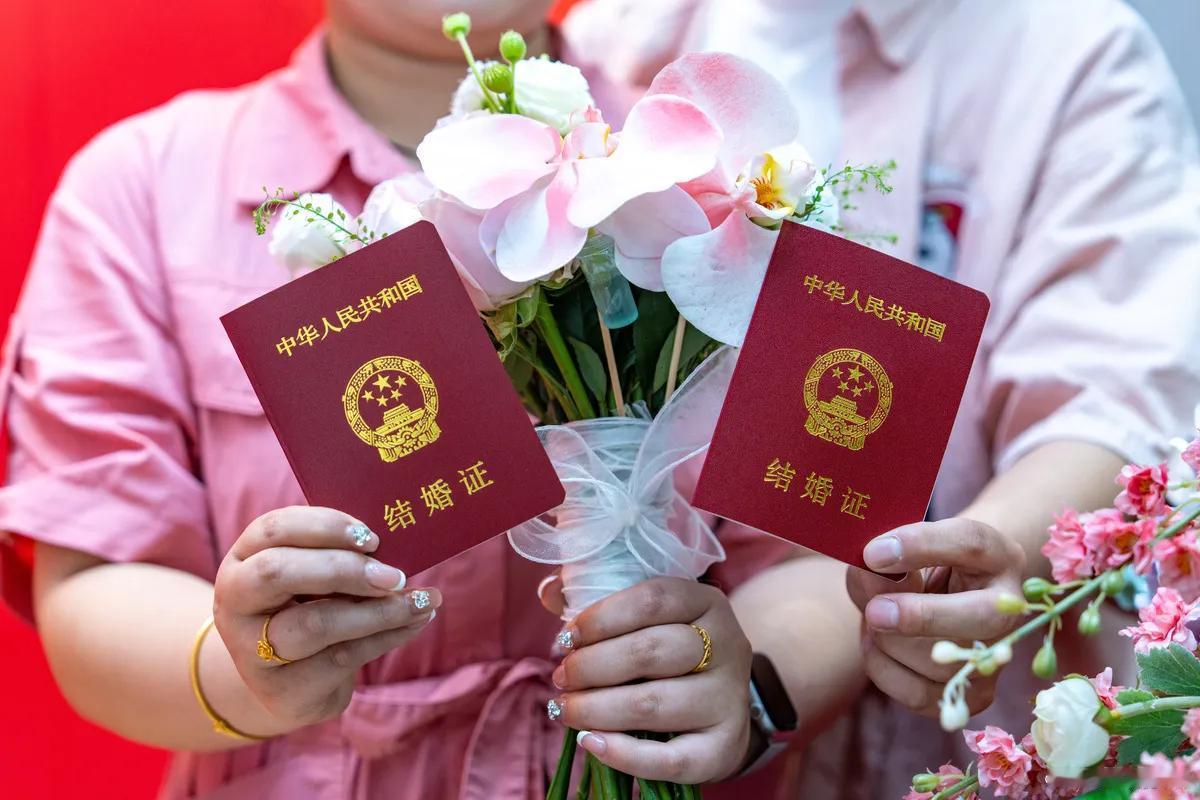 生育率要是再这么跌下去，不到100年，中国人口就可能只剩下4亿人了。这可不是我在