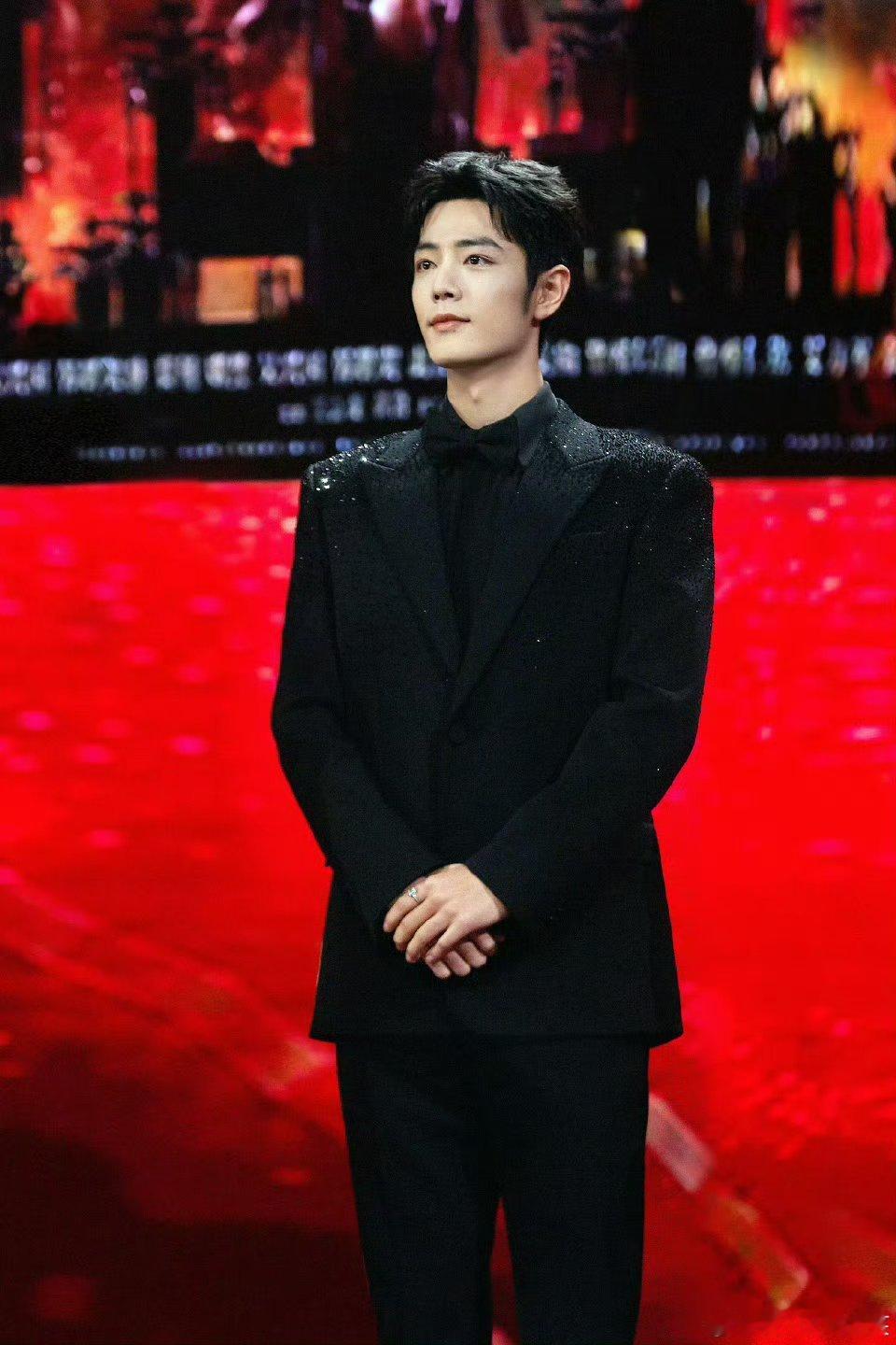 肖战微博之夜，完全红毯杀神出场被迷倒了 