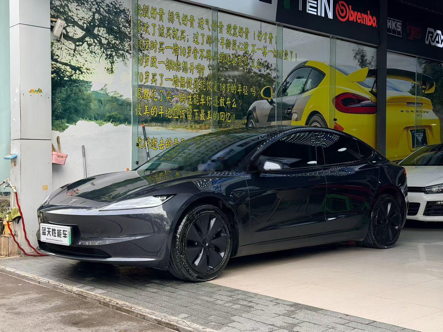 部分现车，特斯拉焕新版Model 3，2025款后轮驱动版，25年4月上户，行驶