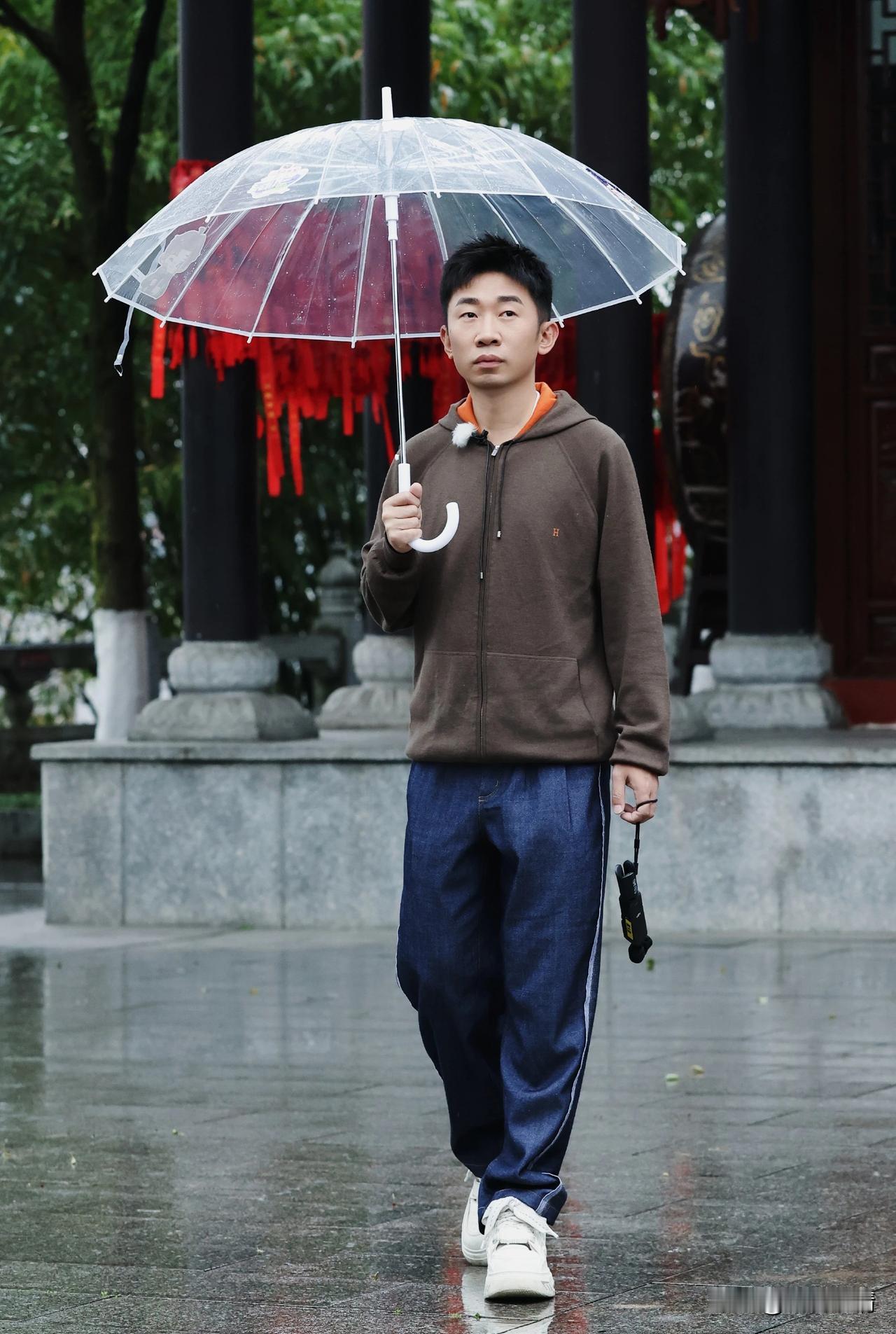 杨迪不做导演真得可惜了！《我们仨》节目在杨迪来之前一直都是不温不火、没什么特别出