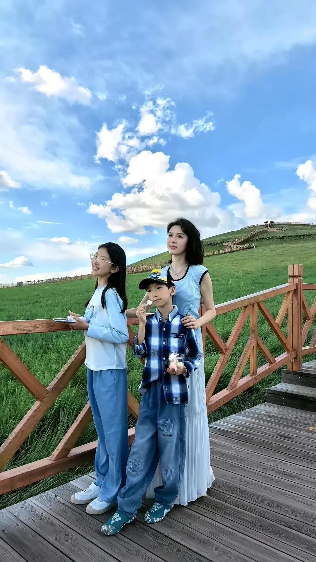 50岁博纳前老板娘离婚后美成诗✨
 
被博纳前老板娘惊艳到了！离婚后带着一双儿女