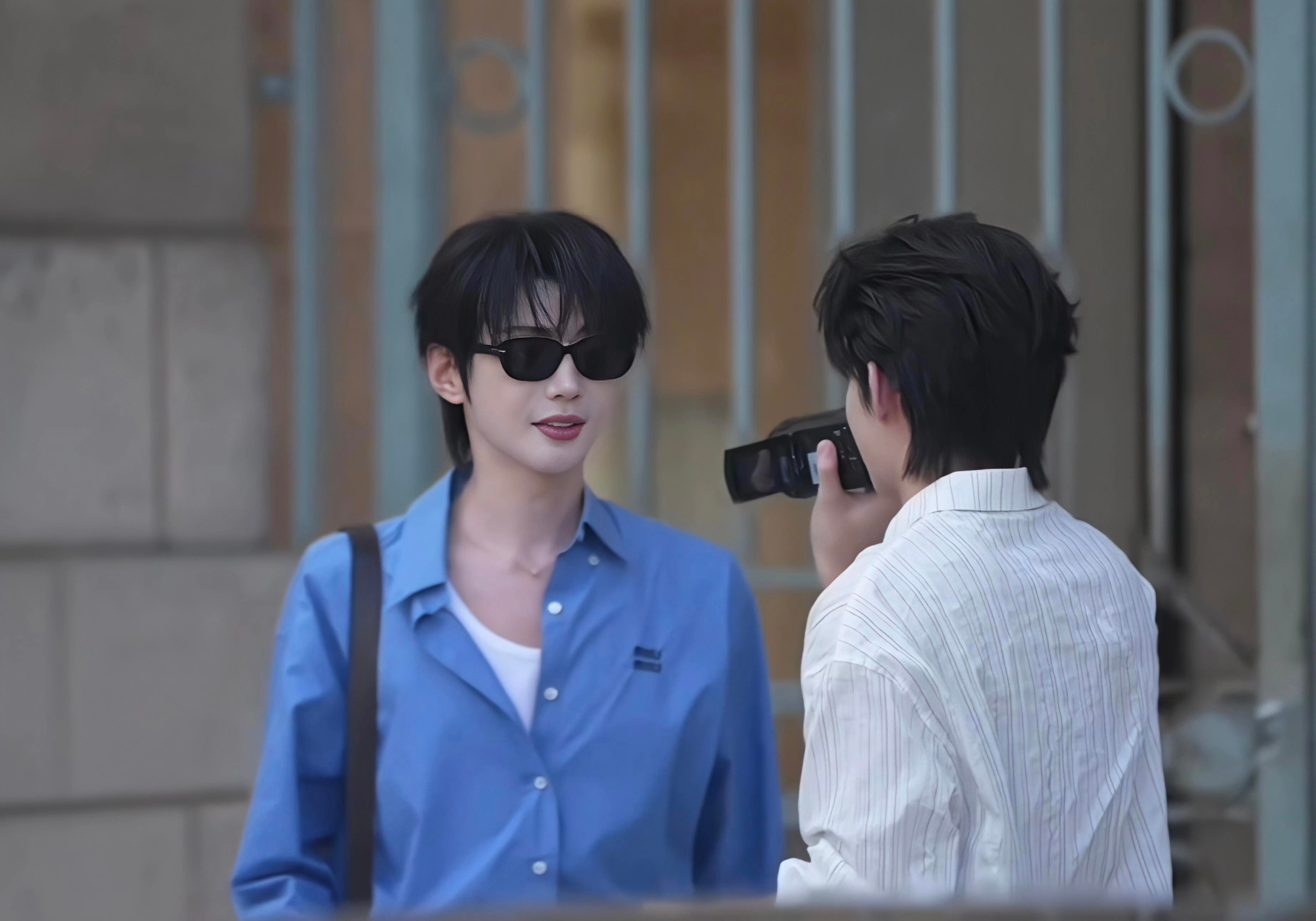 在巴黎街头互拍，会有情侣风味的vlog出现吗？会吧？会吧？ 
